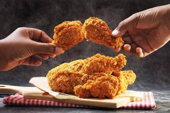 Il n’y a que des portions généreuses de poulet croustillant CHEZ SULLY à La Réunion